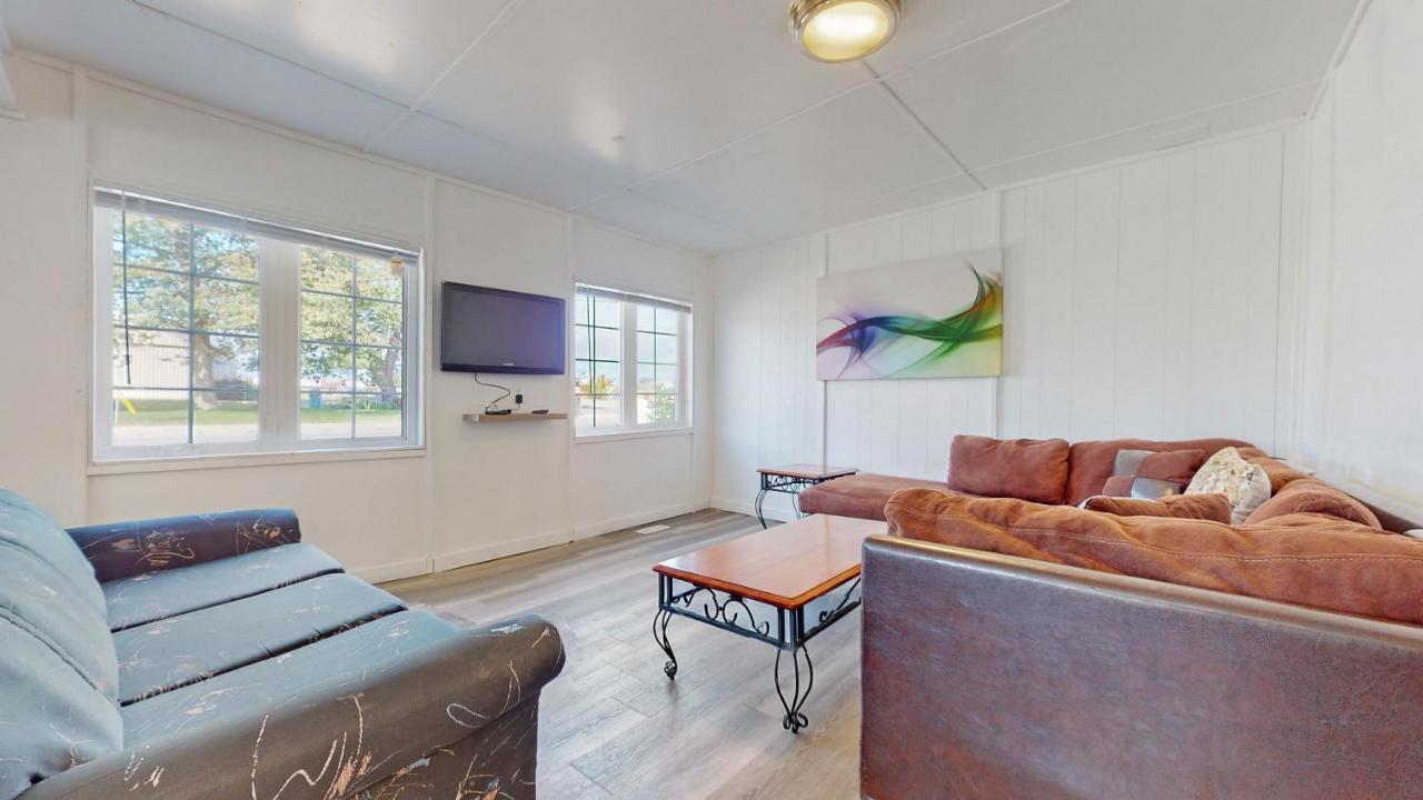 Main Beach River Retreat - Wasaga Beach 1 - Main Strip - 93 Mosley St Екстериор снимка