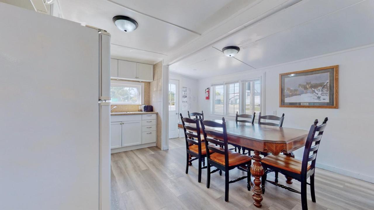 Main Beach River Retreat - Wasaga Beach 1 - Main Strip - 93 Mosley St Екстериор снимка