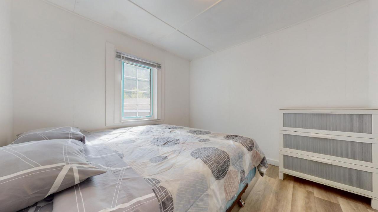 Main Beach River Retreat - Wasaga Beach 1 - Main Strip - 93 Mosley St Екстериор снимка