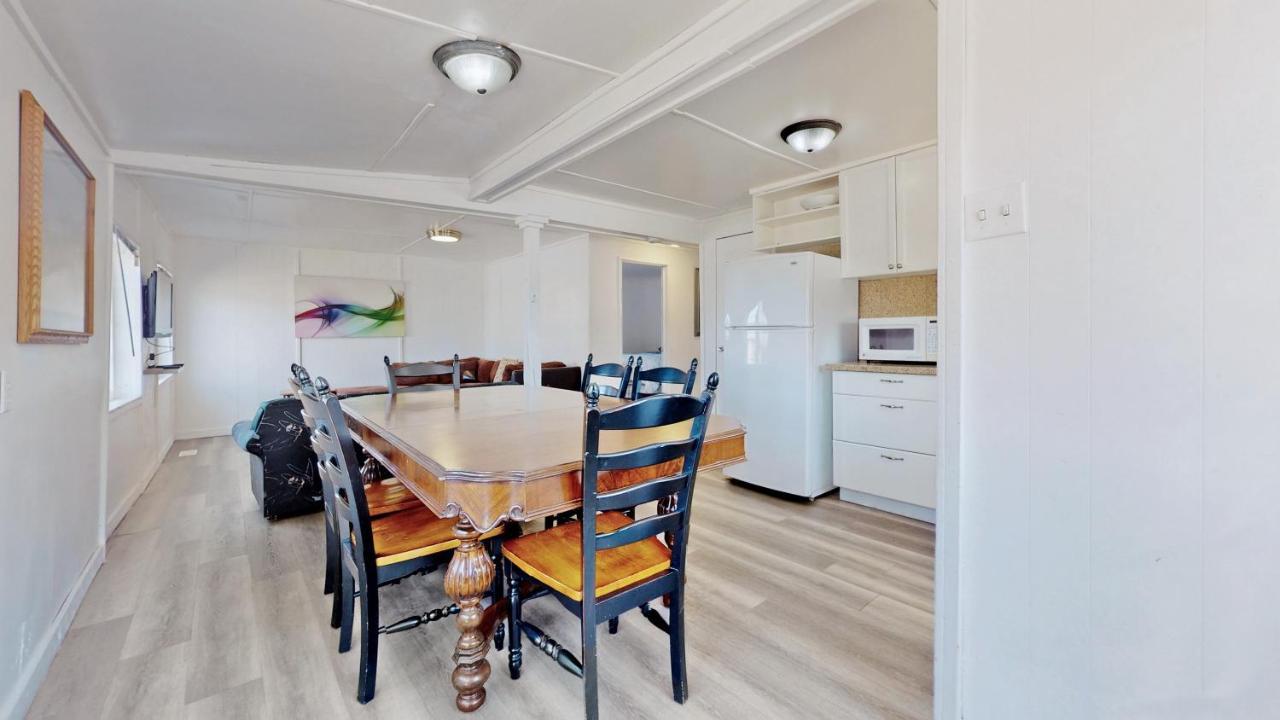Main Beach River Retreat - Wasaga Beach 1 - Main Strip - 93 Mosley St Екстериор снимка
