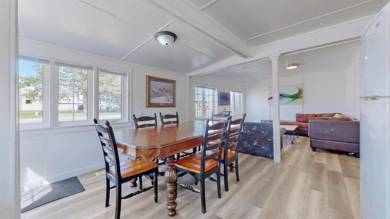 Main Beach River Retreat - Wasaga Beach 1 - Main Strip - 93 Mosley St Екстериор снимка